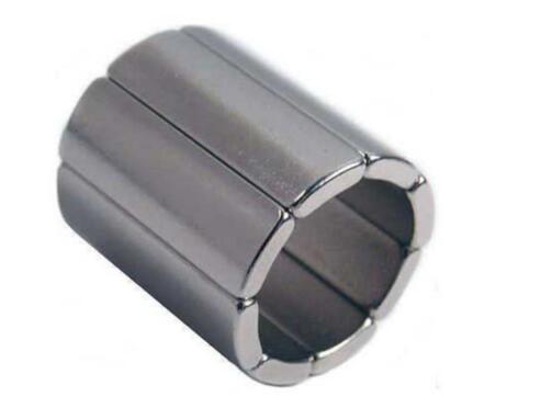 電機磁鐵是選用瓦形的還是直矩形的磁鐵呢？?jì)烧哂泻螀^別？